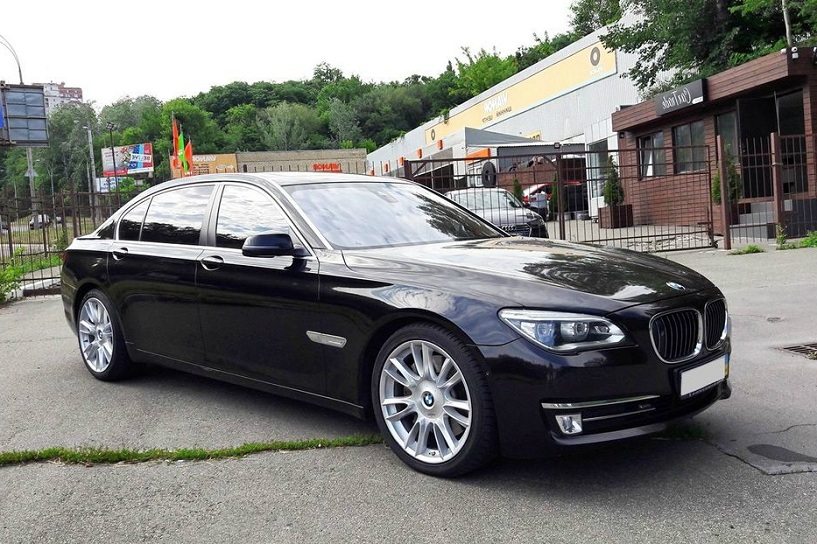 Luxury-Sedan-Empire-limousine